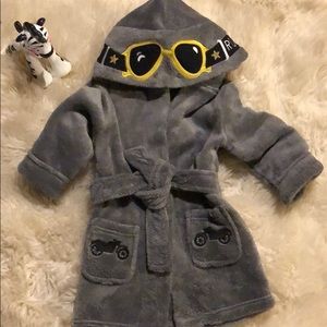 Your Lil one will love bath time with this Robe.🛁